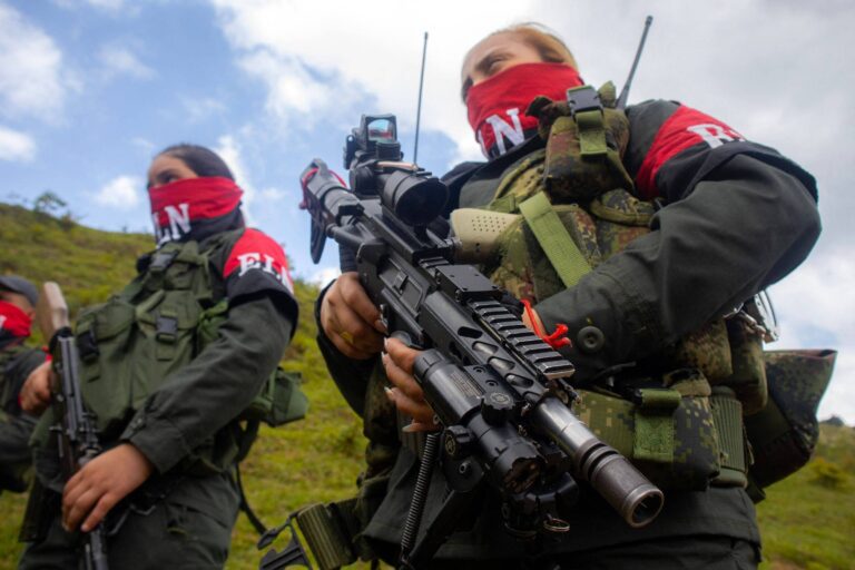guerrilha-da-colombia-ordena-confinamento-de-civis-e-realiza-exercicios-militares-anti-trump
