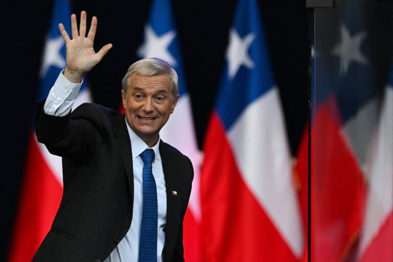 Kast vence Presidência do Chile, e país volta à direita em uma versão trumpista kast-vence-presidencia-do-chile,-e-pais-volta-a-direita-em-uma-versao-trumpista