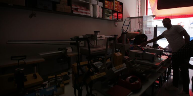 quatro-dias-apos-ventania,-sp-tem-mais-de-60-mil-clientes-sem-luz