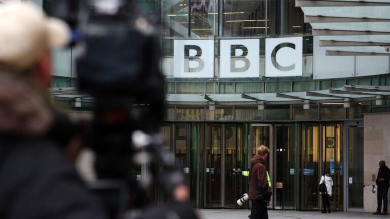 trump-processa-a-bbc-e-pede-indenizacao-de-us$-5-bilhoes