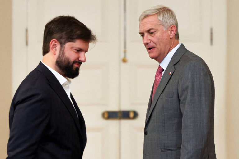 eleitores-de-kast-no-chile-celebram-giro-a-direita,-e-sociedade-segue-dividida