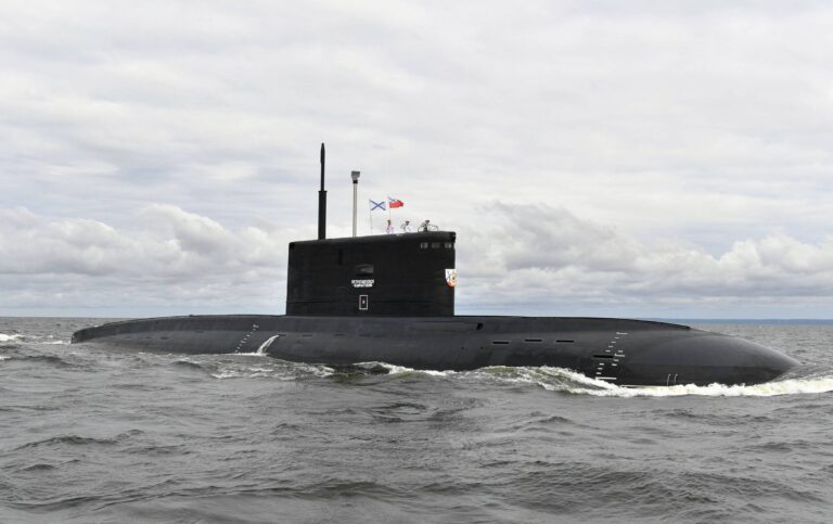 ucrania-ataca-submarino-russo-com-drone-pela-1a-vez;-veja-video