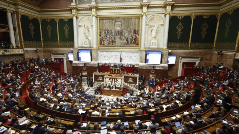 parlamento-da-franca-suspende-reforma-da-previdencia-de-macron