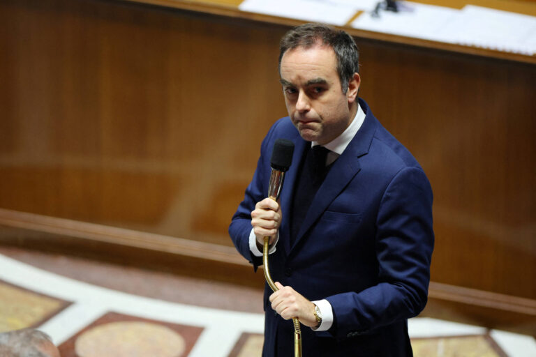 Em derrota para Macron, Parlamento da França suspende reforma da Previdência em-derrota-para-macron,-parlamento-da-franca-suspende-reforma-da-previdencia