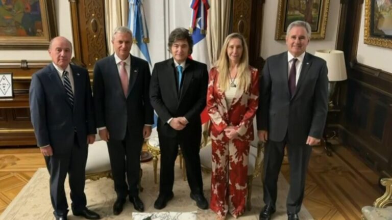 Mundo em foco: Trump cerca Venezuela com bloqueio e ameaça bombardear barcos mundo-em-foco:-trump-cerca-venezuela-com-bloqueio-e-ameaca-bombardear-barcos