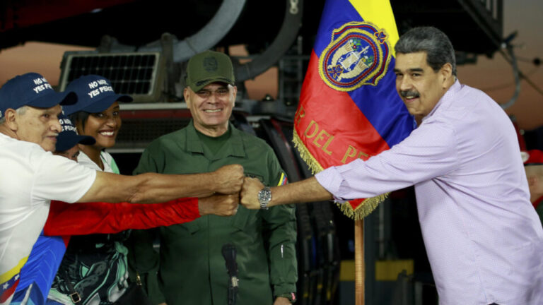 maduro-cria-nobel-alternativo-e-da-o-premio-a-si-mesmo:-arquiteto-da-paz
