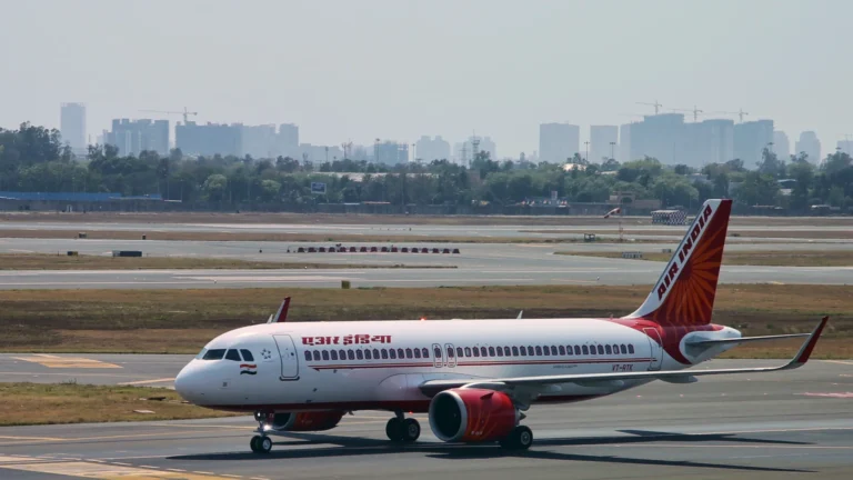 Avião Que Sumiu Há 13 Anos é Encontrado Abandonado Em Aeroporto Na Índia aviao-que-sumiu-ha-13-anos-e-encontrado-abandonado-em-aeroporto-na-india