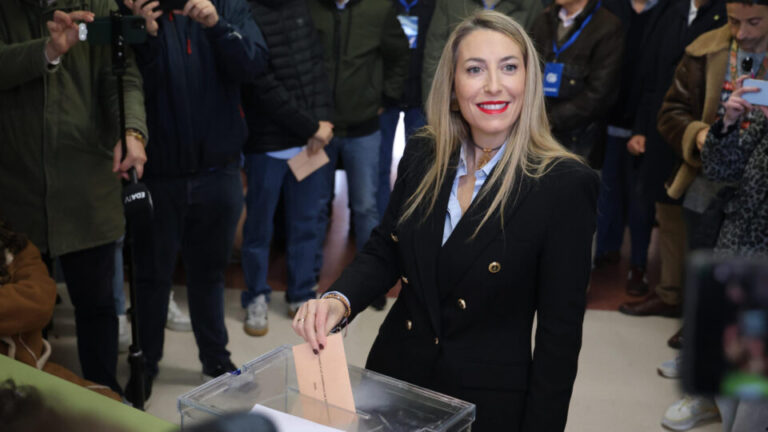 Direita aplica derrota histórica aos socialistas em comunidade da Espanha direita-aplica-derrota-historica-aos-socialistas-em-comunidade-da-espanha