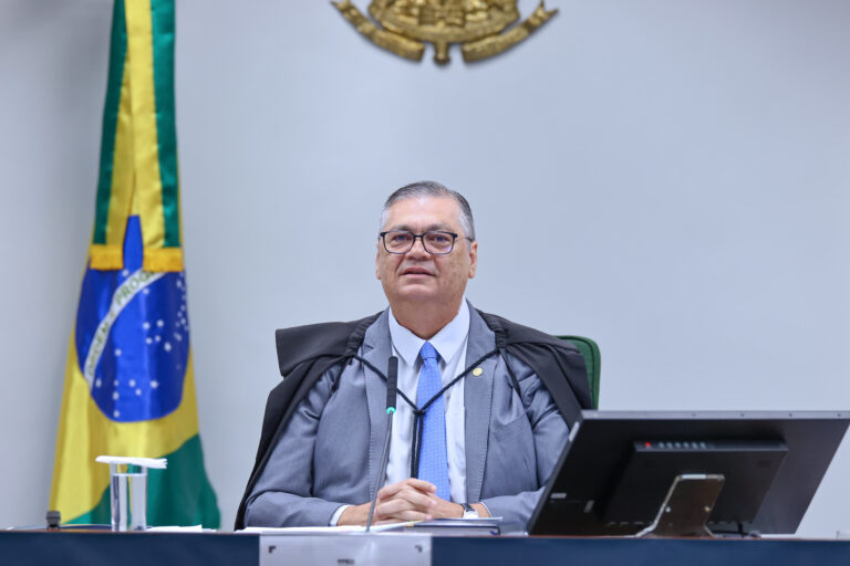 dino-suspende-manobra-do-congresso-para-retomar-emendas-do-orcamento-secreto