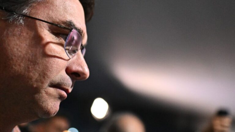 flavio-bolsonaro-defende-moderacao-do-legado-familiar-em-entrevista-a-imprensa-internacional