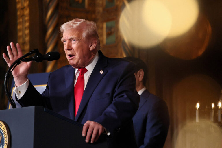 Trump diz que pagará R$ 16 mil a migrantes que deixarem os EUA no Natal trump-diz-que-pagara-r$-16-mil-a-migrantes-que-deixarem-os-eua-no-natal