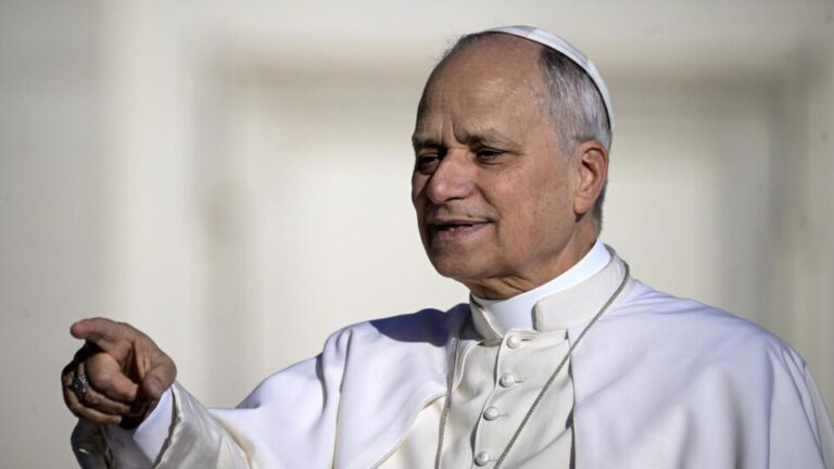 no-primeiro-natal-como-papa,-leao-xiv-retoma-tradicoes-e-critica-o-suicidio-assistido