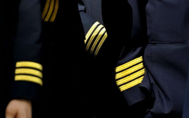 pilotos-e-comissarios-entram-em-estado-de-greve-na-vespera-do-fim-de-ano