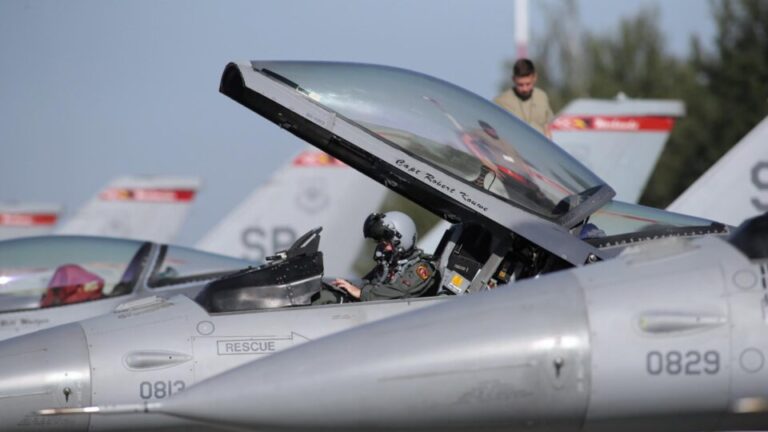 cacas-poloneses-interceptam-e-escoltam-aviao-russo-sobre-o-mar-baltico