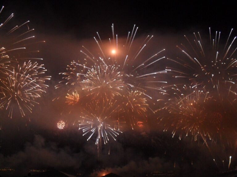 reveillon-tera-cenario-dividido-entre-calor-intenso,-tempestade-e-tempo-firme-pelo-brasil