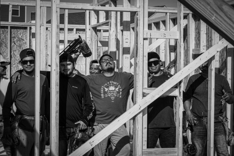 imigrantes-constroem-diariamente-lares-americanos