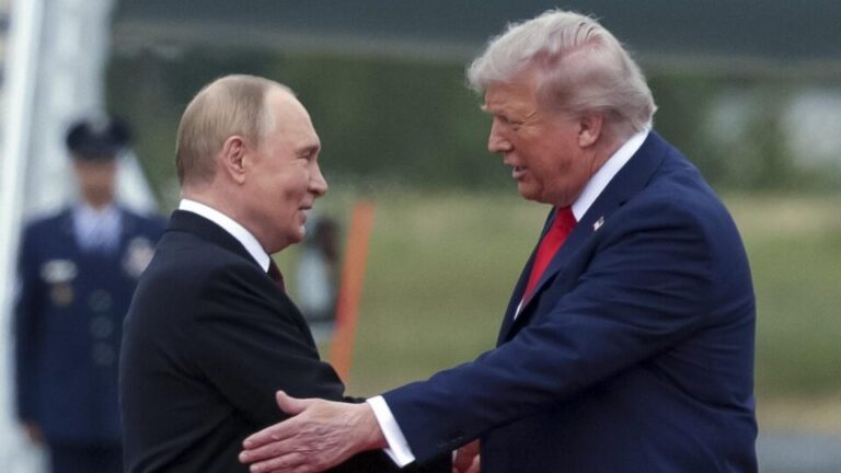 Trump diz que teve conversa produtiva com Putin antes de reunião com Zelensky trump-diz-que-teve-conversa-produtiva-com-putin-antes-de-reuniao-com-zelensky