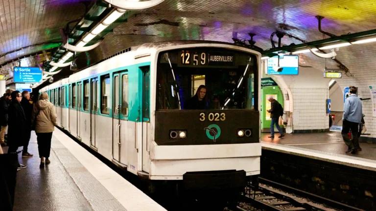 suspeito-de-ataque-a-faca-em-paris-e-internado-em-hospital-psiquiatrico