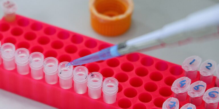 oms-aponta-que-estudo-do-genoma-se-concentra-em-paises-de-alta-renda