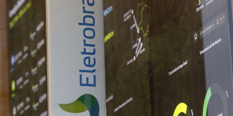 lula-veta-pl-que-permitiria-realocacao-de-empregados-da-eletrobras