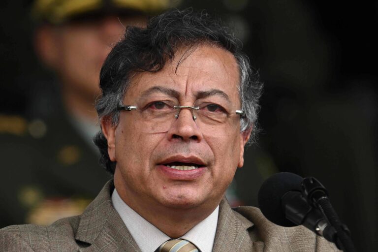Petro diz que EUA bombardearam laboratório de cocaína na cidade venezuelana de Maracaibo petro-diz-que-eua-bombardearam-laboratorio-de-cocaina-na-cidade-venezuelana-de-maracaibo