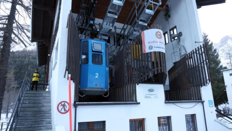 100 pessoas ficam presas em montanha após acidente em teleférico na Itália 100-pessoas-ficam-presas-em-montanha-apos-acidente-em-teleferico-na-italia