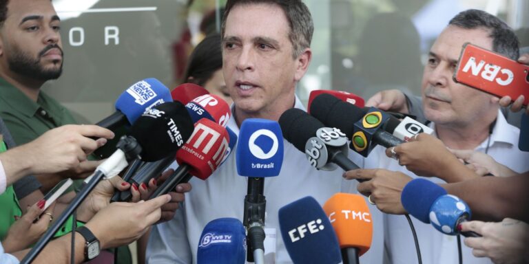 bolsonaro-deve-ter-alta-nesta-quinta-e-retornar-a-cela-na-pf