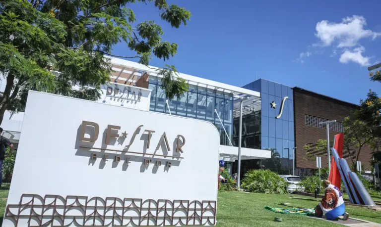 bolsonaro-recebe-alta-hospitalar-e-volta-a-cumprir-pena-na-pf