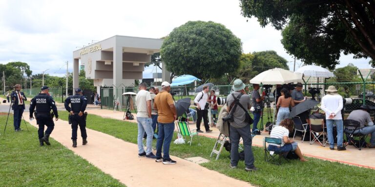 bolsonaro-volta-a-cumprir-pena-na-superintendencia-da-pf-em-brasilia