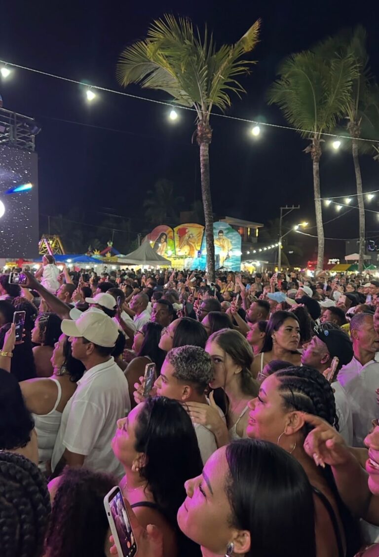 reveillon-pe-na-areia-marca-virada-de-ano-historica-na-praia-de-guaibim