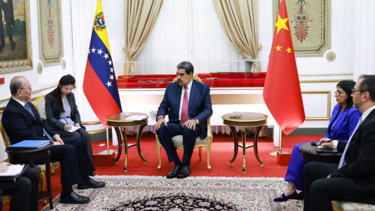 maduro-se-encontra-com-representante-da-china-em-meio-a-pressao-dos-eua