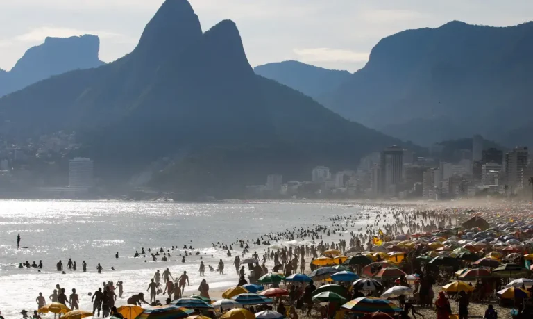 turismo-brasileiro-tem-faturamento-recorde-de-r$-185-bi-em-2025