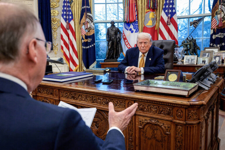 Trump diz que Zelenski, não Putin, está impedindo um acordo de paz na Ucrânia trump-diz-que-zelenski,-nao-putin,-esta-impedindo-um-acordo-de-paz-na-ucrania