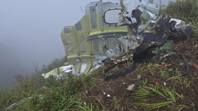 encontrada-fuselagem-que-pode-pertencer-a-aviao-desaparecido-na-indonesia