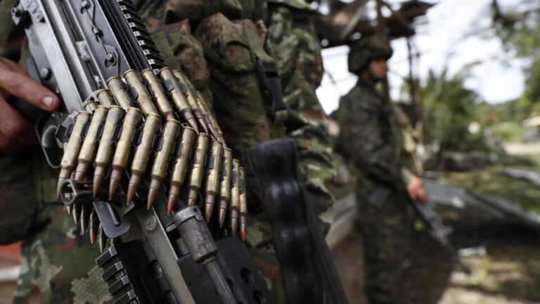 Confrontos entre guerrilheiros de esquerda deixa 27 mortos na Colômbia confrontos-entre-guerrilheiros-de-esquerda-deixa-27-mortos-na-colombia