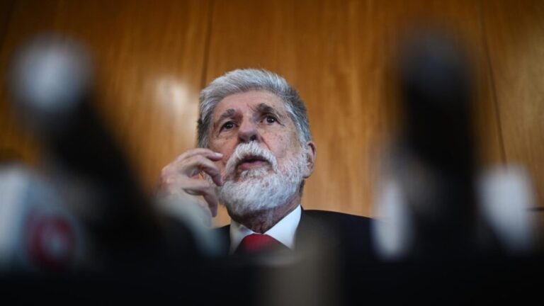em-artigo-para-revista-inglesa,-amorim-critica-captura-de-maduro:-mundo-sem-regras