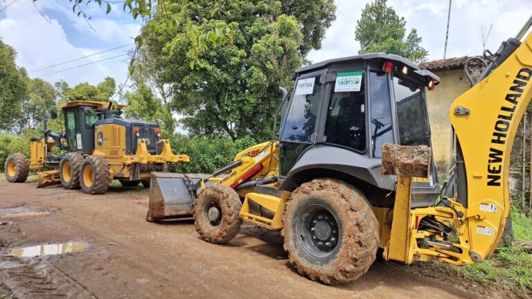 prefeitura-melhora-estradas-no-orobo-e-avanca-para-outras-regioes-rurais