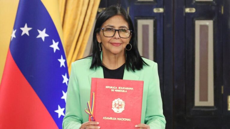 Venezuela diz que recebeu US$ 300 milhões pela primeira venda de petróleo aos EUA venezuela-diz-que-recebeu-us$-300-milhoes-pela-primeira-venda-de-petroleo-aos-eua