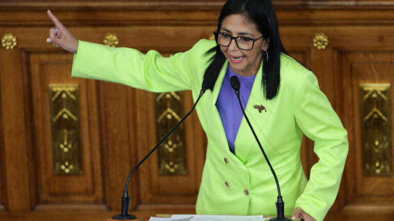 Ditadora interina da Venezuela diz estar farta de receber ordens dos EUA ditadora-interina-da-venezuela-diz-estar-farta-de-receber-ordens-dos-eua