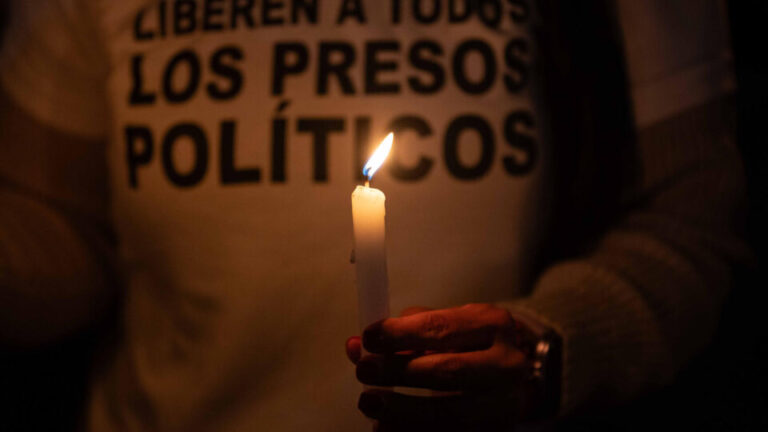 venezuela-liberta-adolescente-condenado-por-ter-imagens-criticas-a-maduro-no-celular