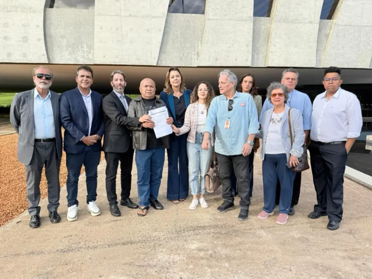 pt,-pv,-rede,-pcdob-e-pdt-protocolam-pedido-de-afastamento-do-governador-ibaneis-rocha-no-stj