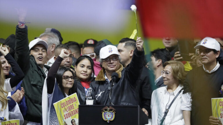 petro-diz-que-eua-precisam-devolver-maduro-para-que-seja-julgado-na-venezuela