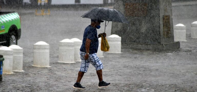 inmet-emite-alerta-de-chuva-forte-para-salvador-e-outros-70-municipios-da-bahia