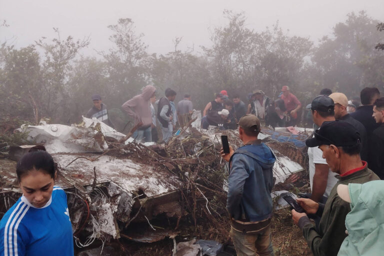 aviao-cai-na-colombia-e-mata-15-pessoas-a-bordo