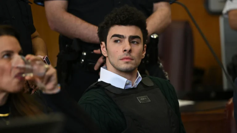 homem-finge-ser-do-fbi-para-soltar-mangione-e-faz-ameaca-com-garfo