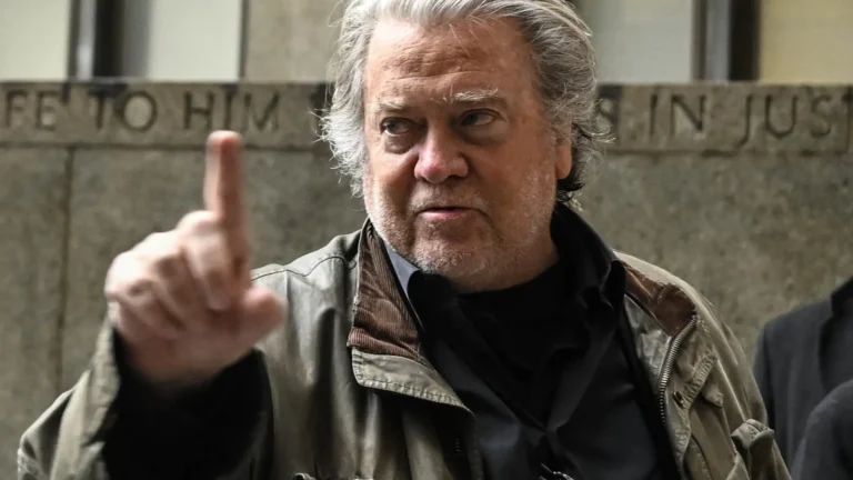 bolsonaro-e-citado-por-steve-bannon-em-arquivos-do-caso-epstein