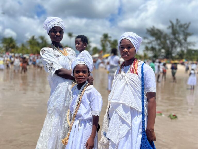 fe-e-tradicao-marcam-a-festa-de-iemanja-em-guaibim