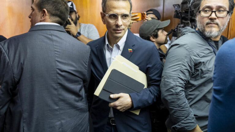 oposicao-liderada-por-capriles-na-venezuela-aceita-convite-para-dialogar-com-nova-ditadora