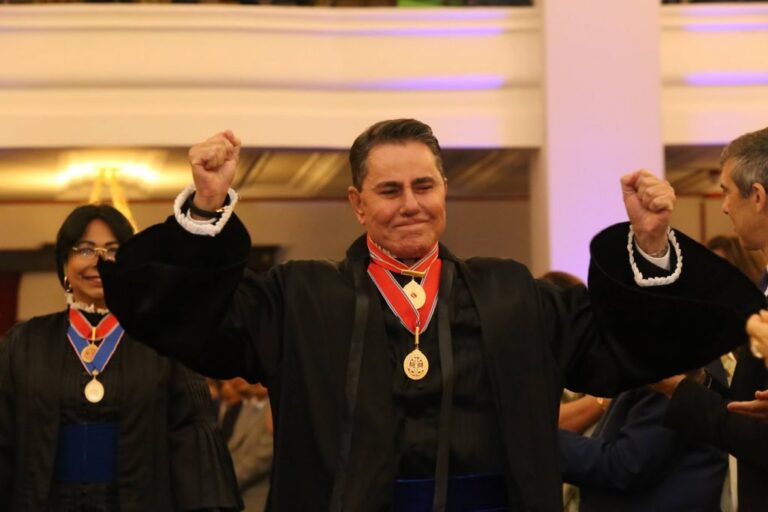 mesa-diretora-do-bienio-2026-2028-toma-posse-em-solenidade-comemorativa-no-forum-ruy-barbosa