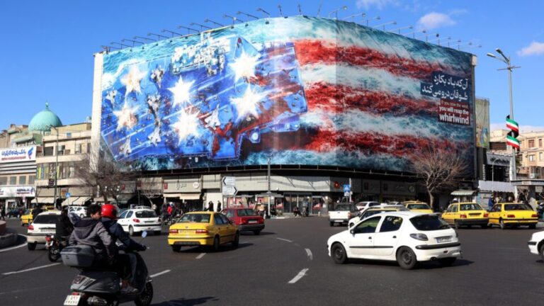 EUA aconselham cidadãos americanos a deixar o Irã ou buscar locais seguros no país eua-aconselham-cidadaos-americanos-a-deixar-o-ira-ou-buscar-locais-seguros-no-pais